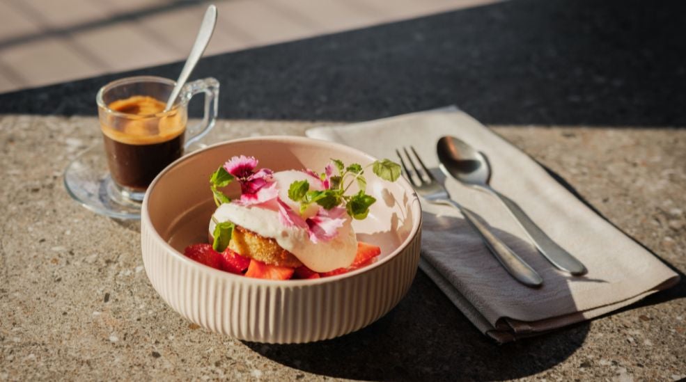 Sommerpakke: 3-retters middag, overnatning og morgenmad