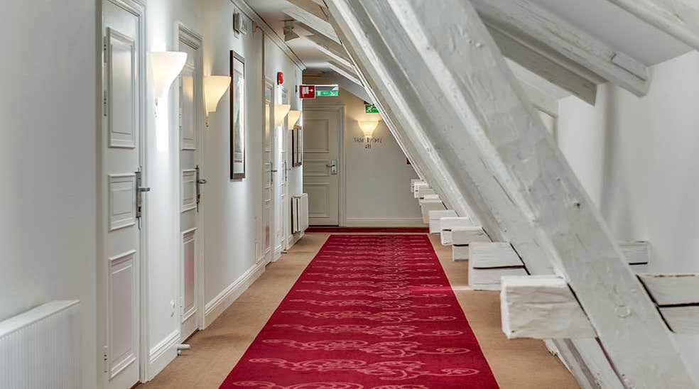 Gang med rødt tæppe hos Clarion Collection Hotel Victoria Jönköping